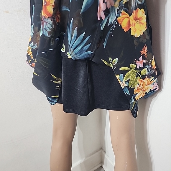 🆕️By & By Juniors Floral Tropical Hi Low Print Flutter Sleeve Dress 11 - Picture 8 of 15